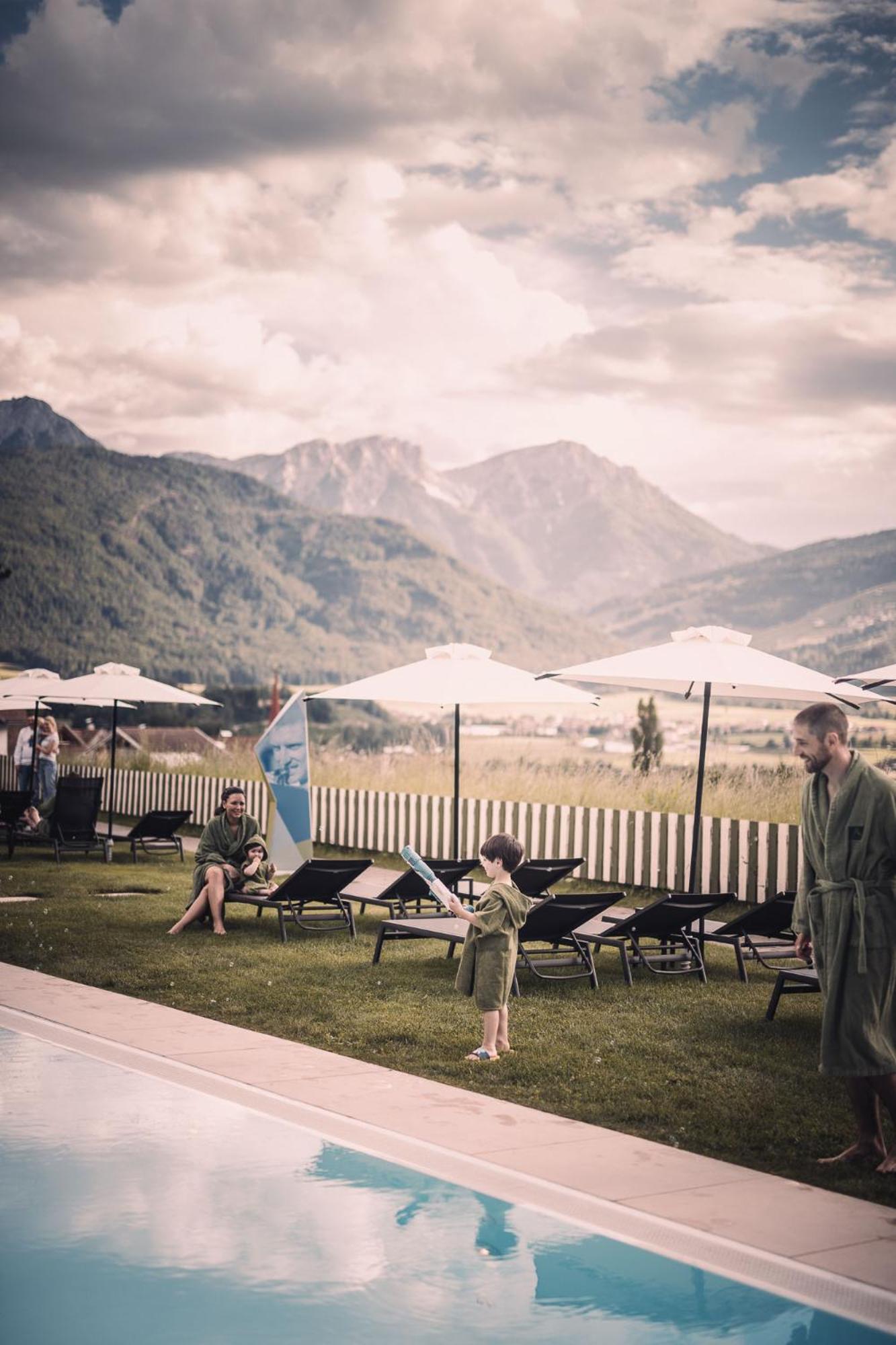 Garberhof Dolomit Family Hotel Rasun di Sotto Exterior photo
