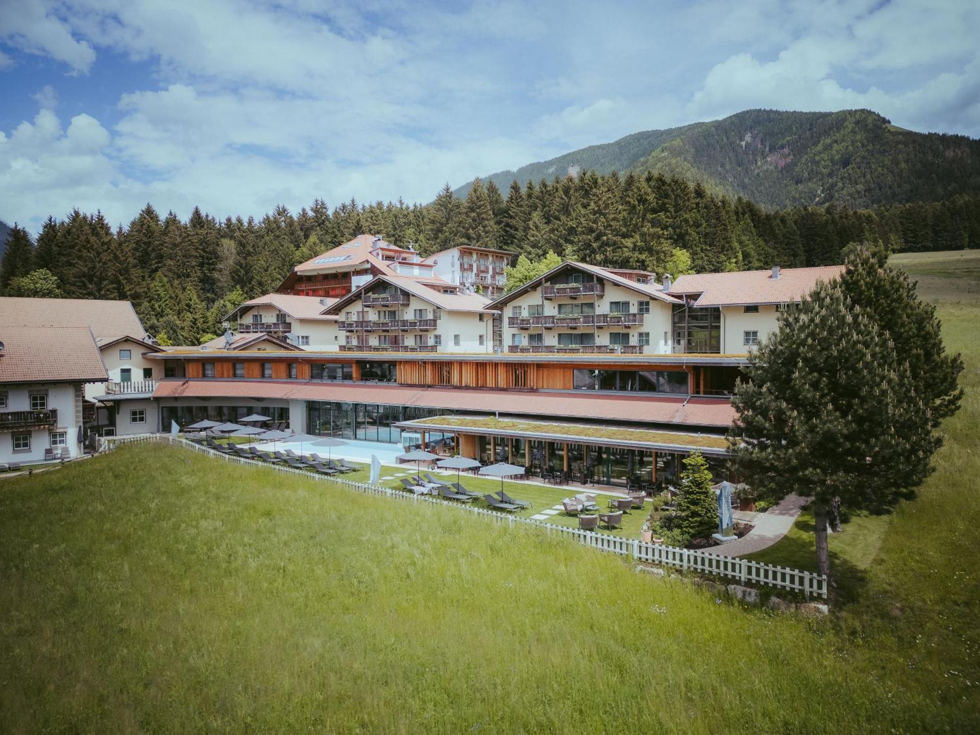 Garberhof Dolomit Family Hotel Rasun di Sotto Exterior photo